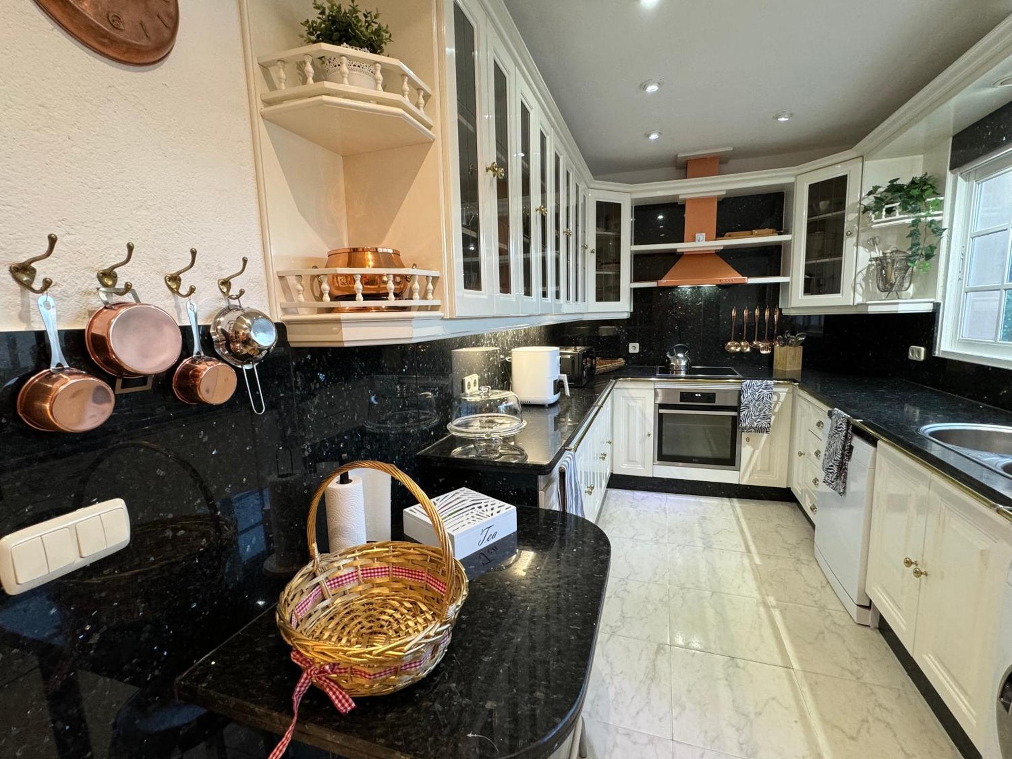 Villa Casacara Marbella Beachside Costabella -Spain Extérieur photo